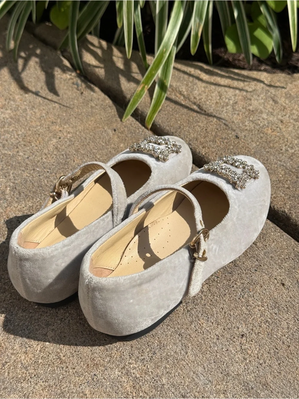 Luxelim sz 28 Lila Velvet Shoes  Perla gray with crystal-buckle